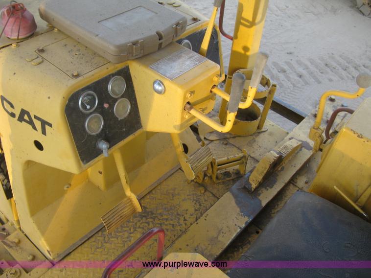 image for item J2858 1979 Caterpillar D4E pipelayer