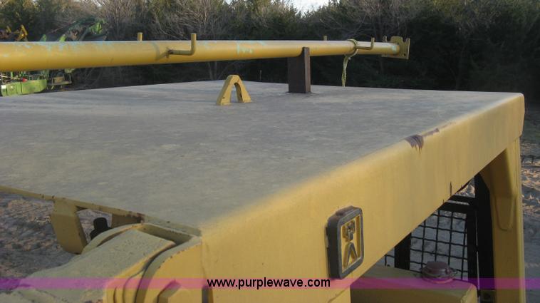 image for item J2858 1979 Caterpillar D4E pipelayer