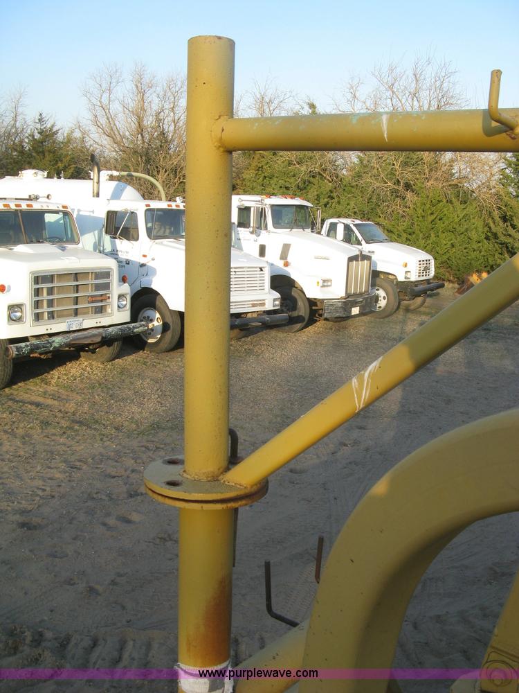 image for item J2858 1979 Caterpillar D4E pipelayer