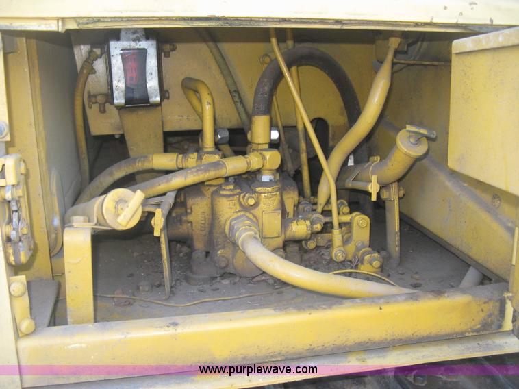 image for item J2858 1979 Caterpillar D4E pipelayer