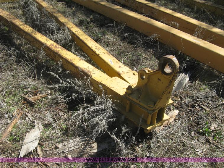 image for item J2859 1970 Caterpillar D4D pipelayer