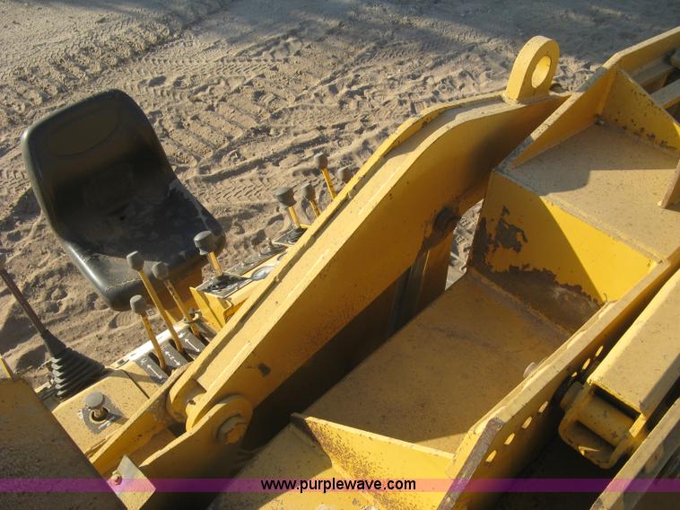 image for item J2860 1995 Vermeer T800HT trencher