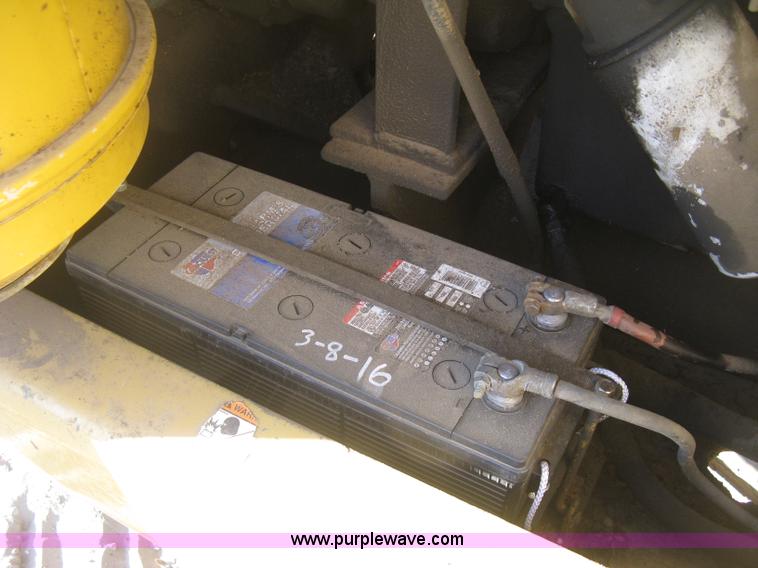 image for item J2860 1995 Vermeer T800HT trencher