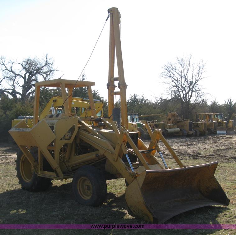 image for item J2862 Case 580B pipelayer