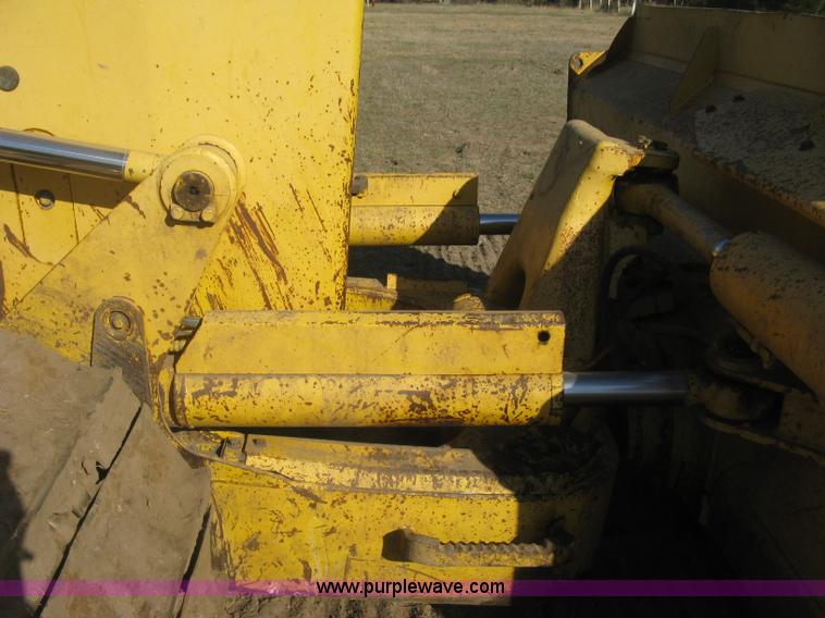 image for item J2864 2006 Komatsu D61EX-15 dozer