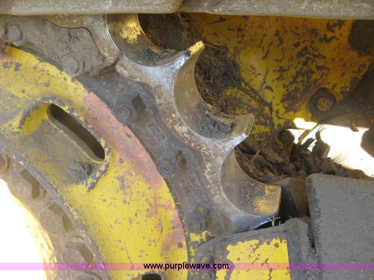 image for item J2864 2006 Komatsu D61EX-15 dozer