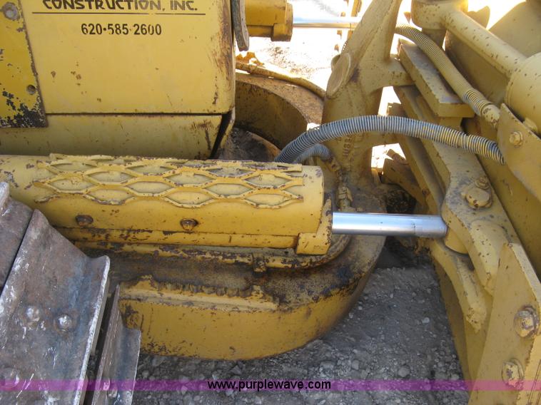 image for item J2865 Caterpillar D4H pipelayer