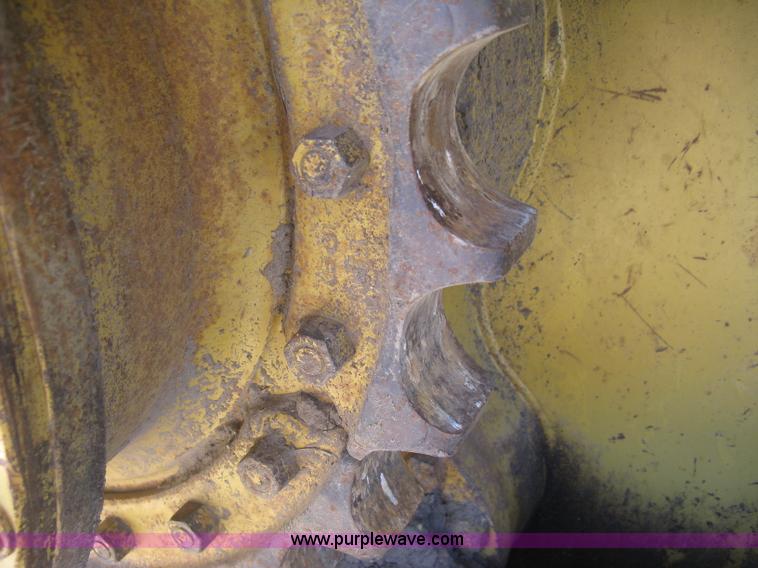 image for item J2865 Caterpillar D4H pipelayer