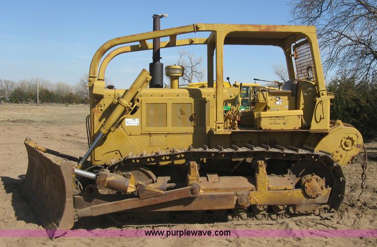 image for item J2866 1972 Caterpillar D6C dozer