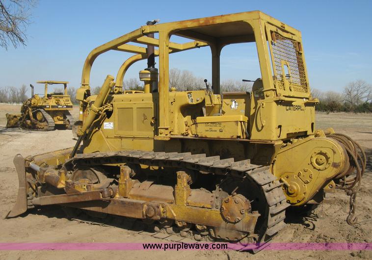 image for item J2866 1972 Caterpillar D6C dozer