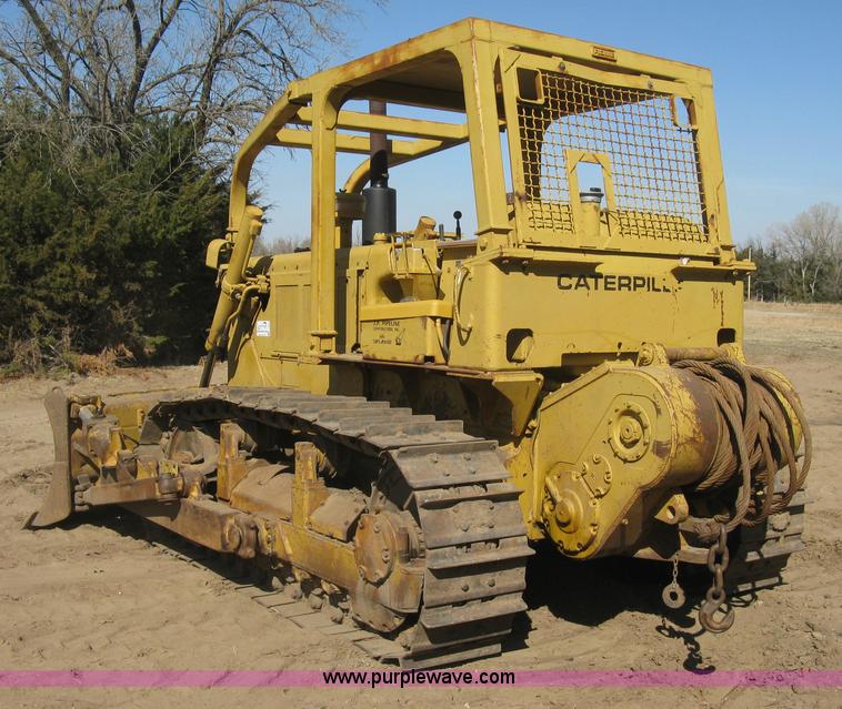 image for item J2866 1972 Caterpillar D6C dozer