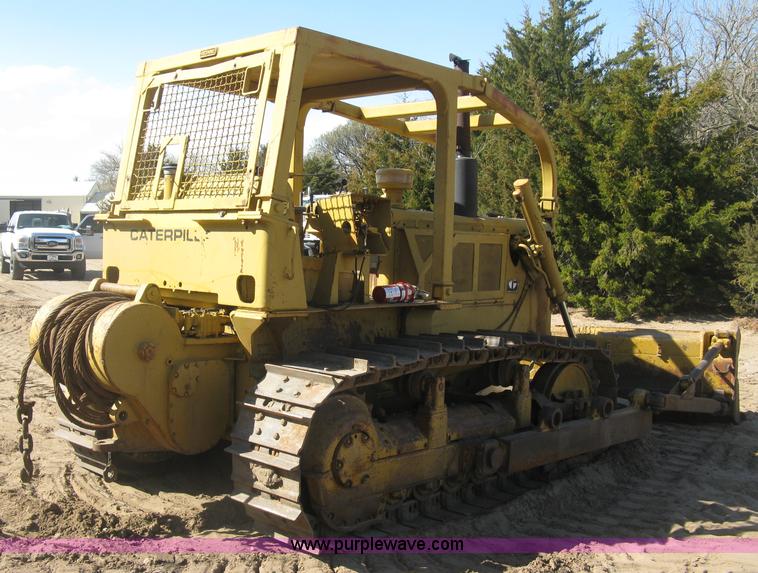 image for item J2866 1972 Caterpillar D6C dozer