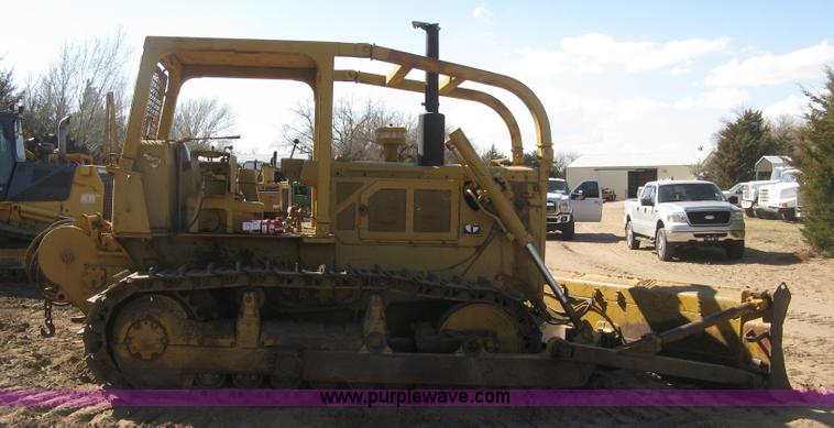 image for item J2866 1972 Caterpillar D6C dozer