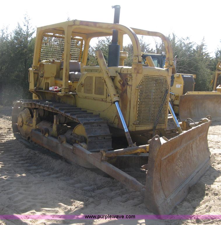 image for item J2866 1972 Caterpillar D6C dozer