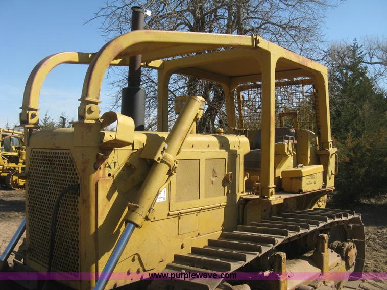 image for item J2866 1972 Caterpillar D6C dozer