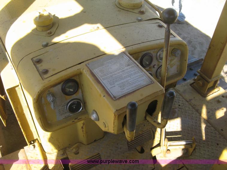 image for item J2866 1972 Caterpillar D6C dozer