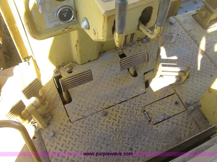 image for item J2866 1972 Caterpillar D6C dozer