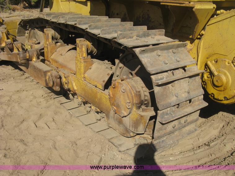 image for item J2866 1972 Caterpillar D6C dozer
