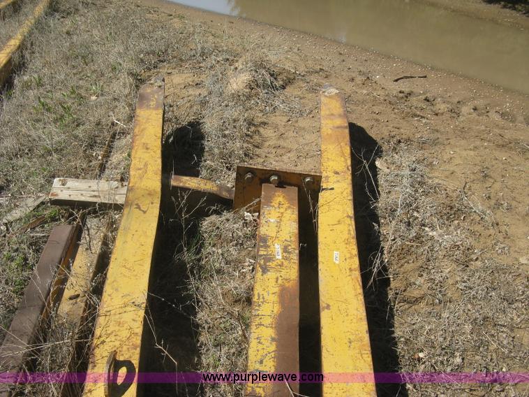 image for item J2868 1973 Caterpillar 561D pipelayer