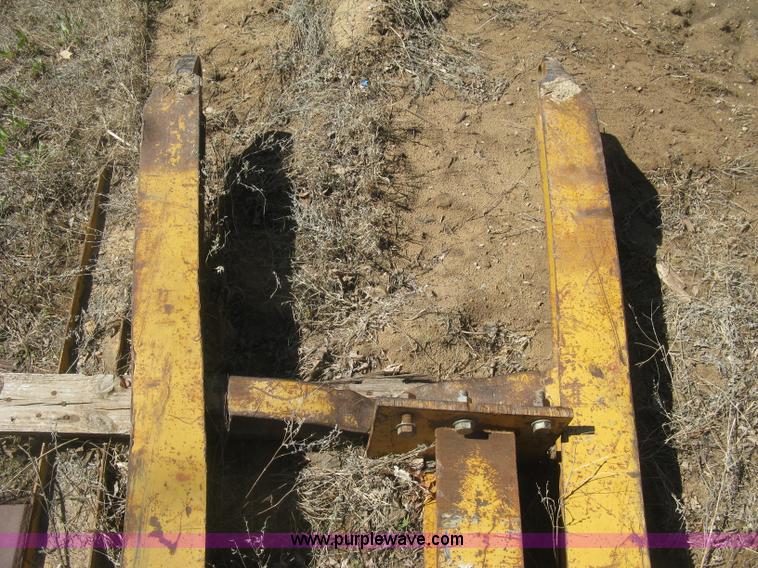 image for item J2868 1973 Caterpillar 561D pipelayer