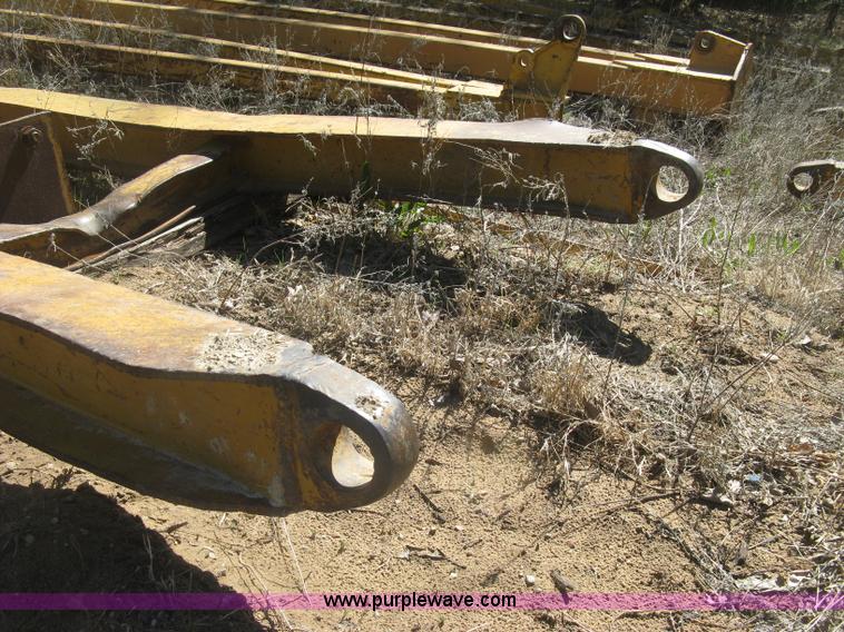 image for item J2868 1973 Caterpillar 561D pipelayer