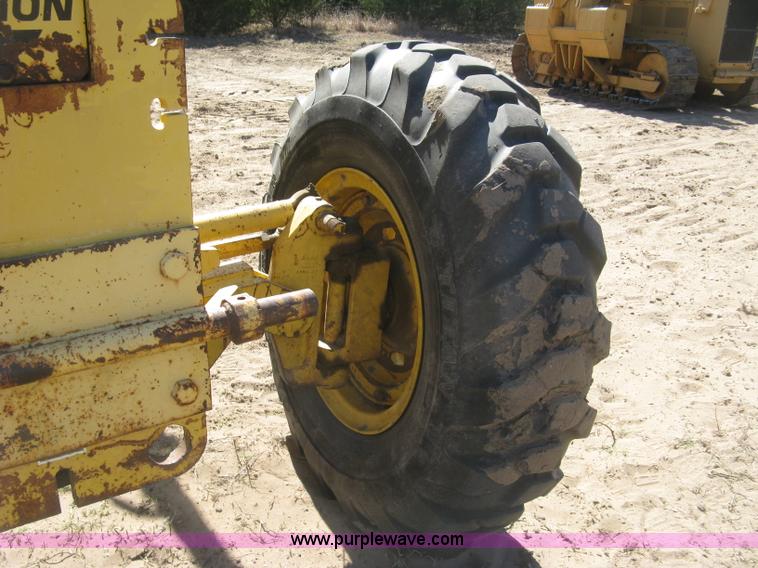 image for item J2872 Galion 850B motor grader