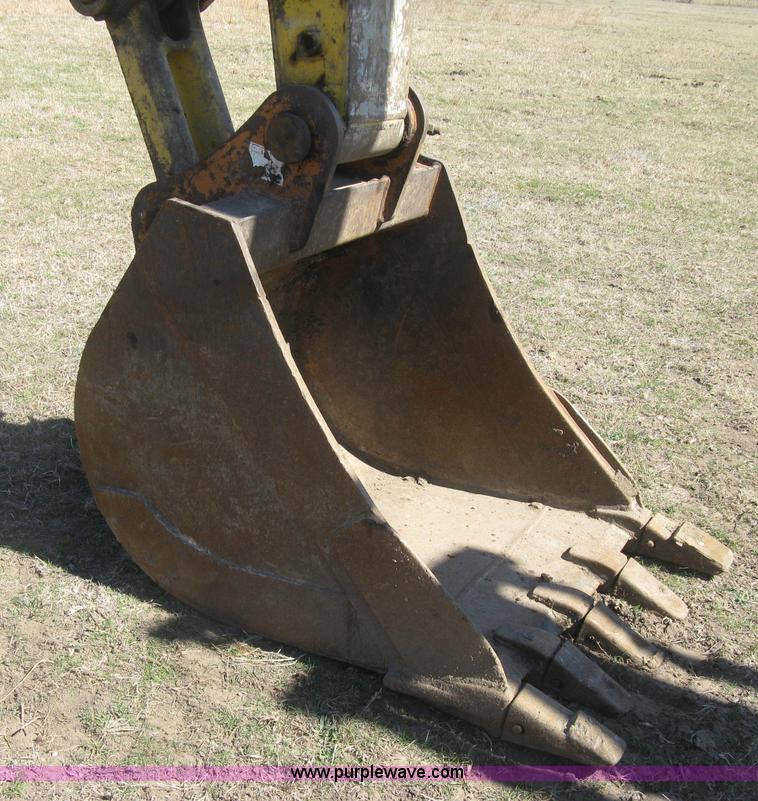 image for item J2873 2000 Komatsu PC220LC-6LE excavator