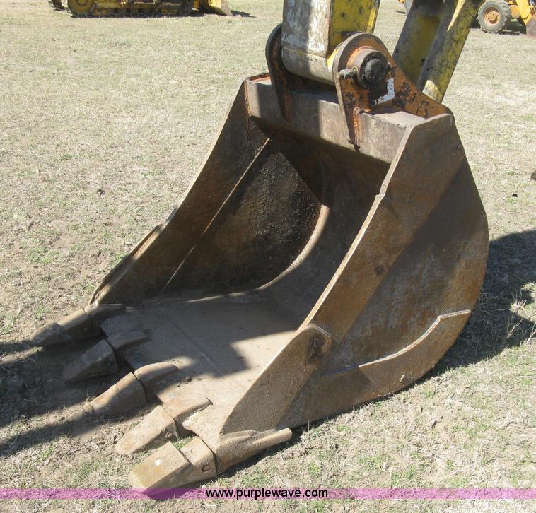 image for item J2873 2000 Komatsu PC220LC-6LE excavator