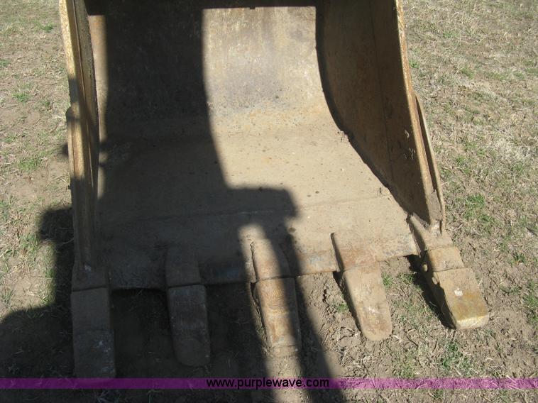 image for item J2873 2000 Komatsu PC220LC-6LE excavator