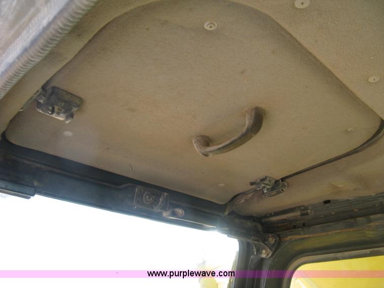 image for item J2873 2000 Komatsu PC220LC-6LE excavator