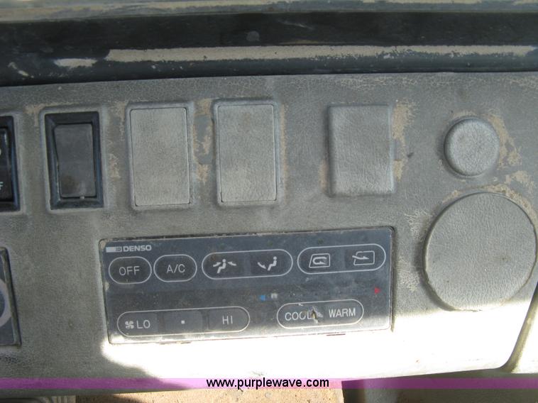 image for item J2873 2000 Komatsu PC220LC-6LE excavator