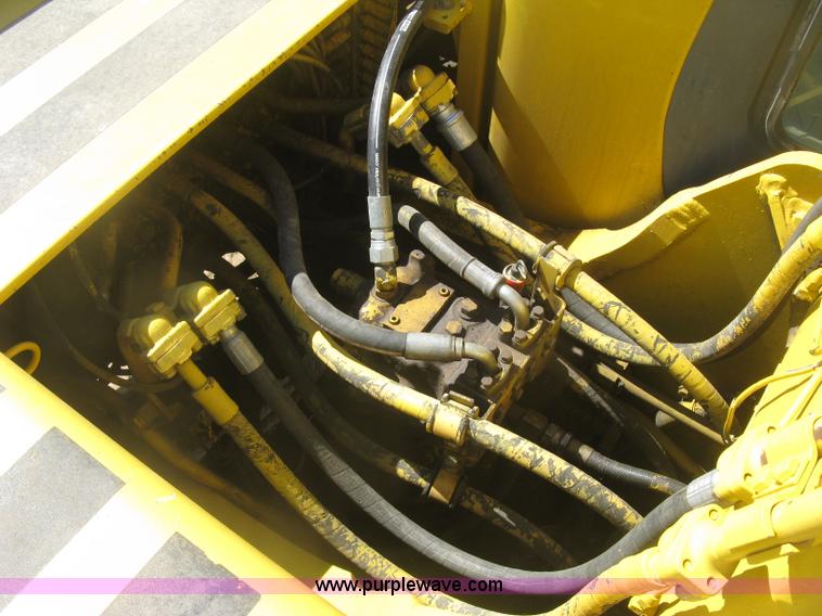 image for item J2873 2000 Komatsu PC220LC-6LE excavator