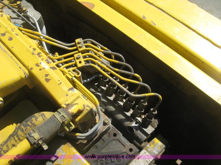 image for item J2873 2000 Komatsu PC220LC-6LE excavator