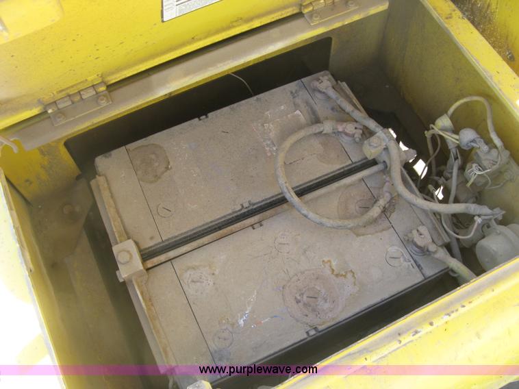 image for item J2873 2000 Komatsu PC220LC-6LE excavator