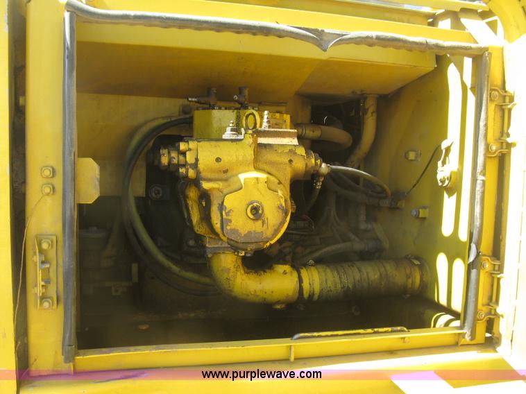 image for item J2873 2000 Komatsu PC220LC-6LE excavator