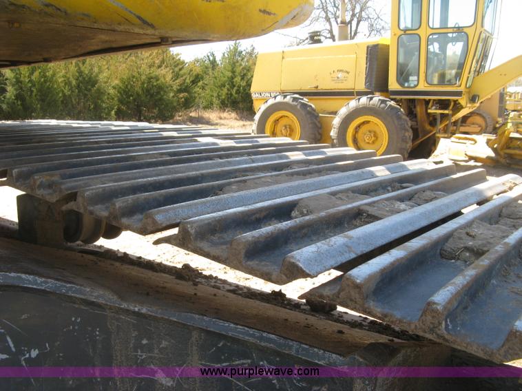 image for item J2873 2000 Komatsu PC220LC-6LE excavator