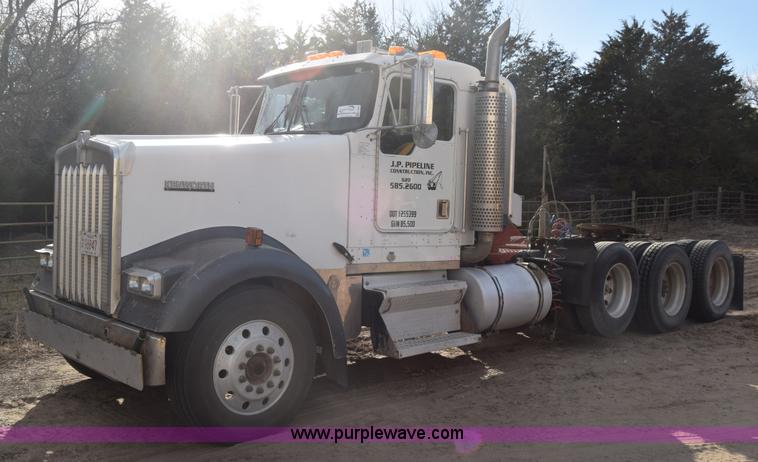image for item K4303 1997 Kenworth W900 semi truck