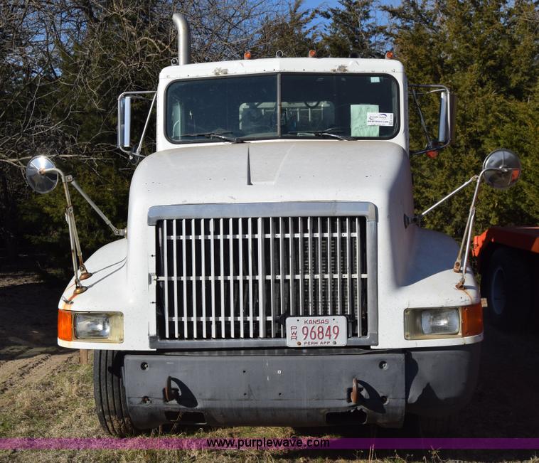 image for item K4309 1995 International 9400 semi truck