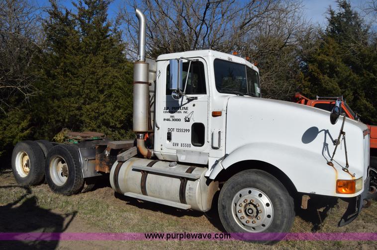 image for item K4309 1995 International 9400 semi truck