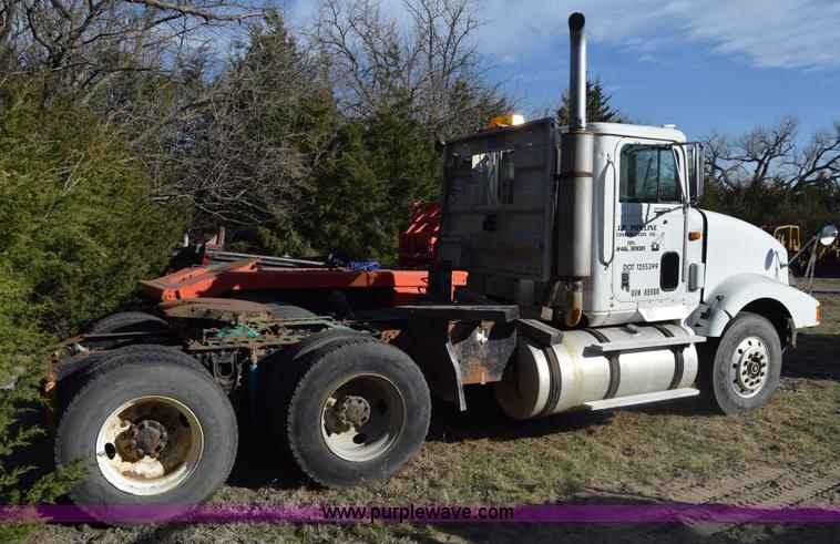 image for item K4309 1995 International 9400 semi truck