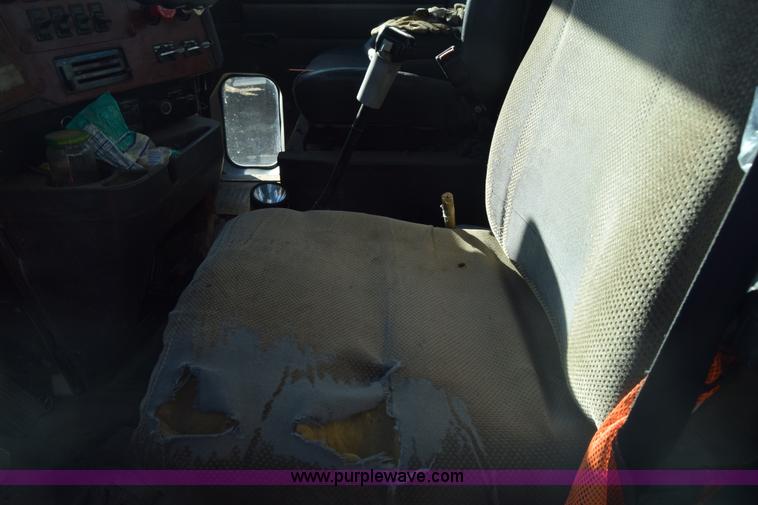 image for item K4309 1995 International 9400 semi truck