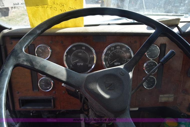 image for item K4309 1995 International 9400 semi truck