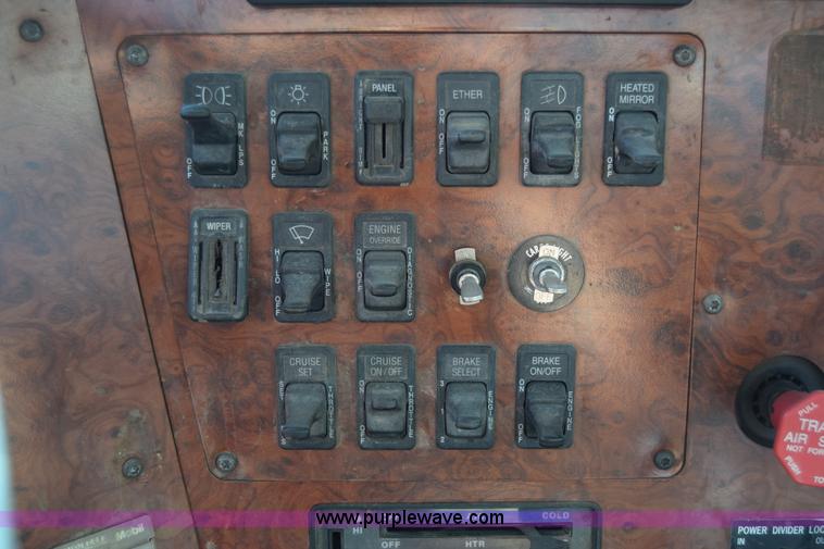 image for item K4309 1995 International 9400 semi truck