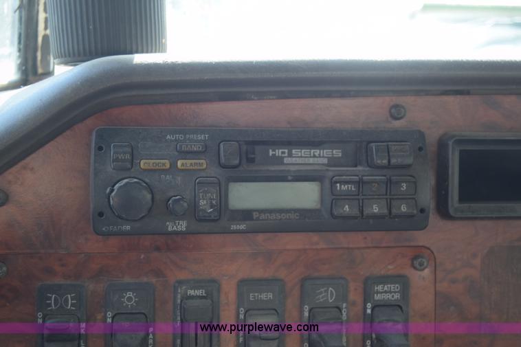 image for item K4309 1995 International 9400 semi truck