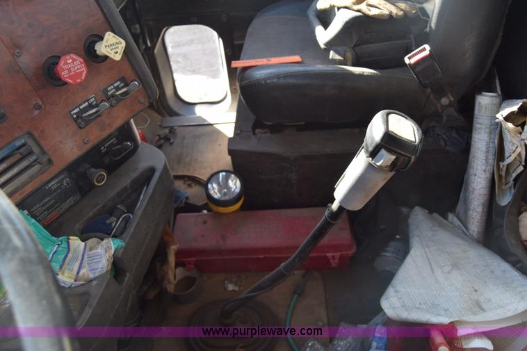 image for item K4309 1995 International 9400 semi truck