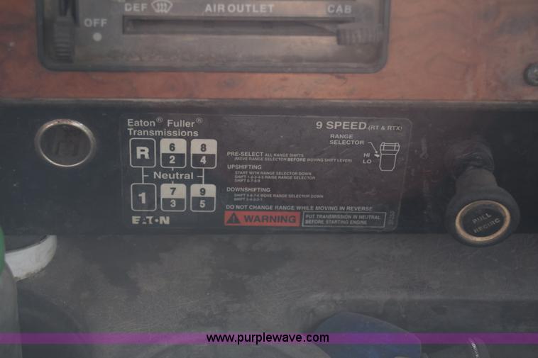 image for item K4309 1995 International 9400 semi truck