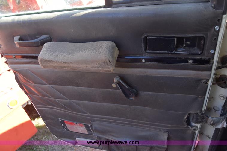 image for item K4309 1995 International 9400 semi truck