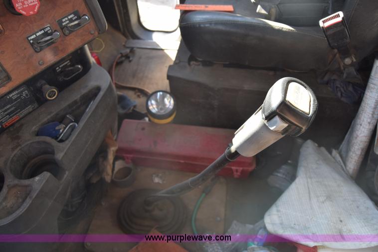 image for item K4309 1995 International 9400 semi truck