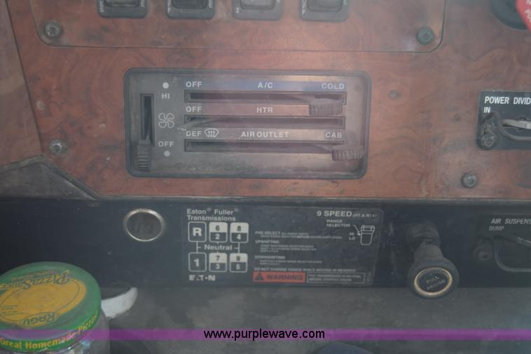 image for item K4309 1995 International 9400 semi truck