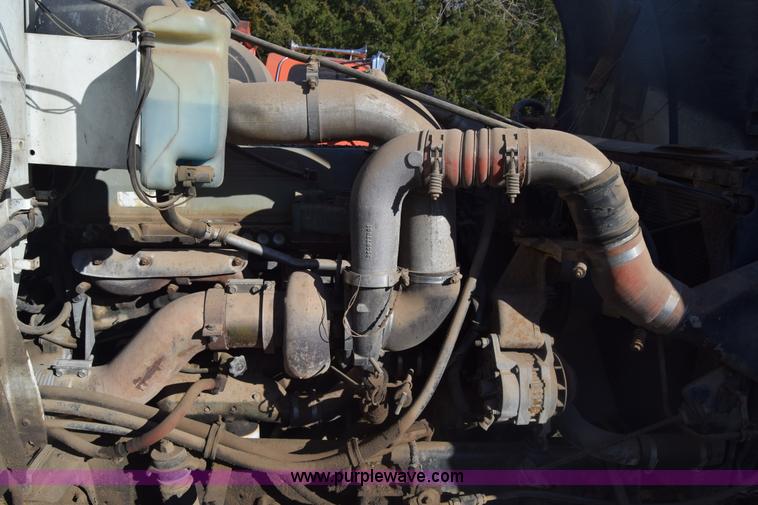 image for item K4309 1995 International 9400 semi truck